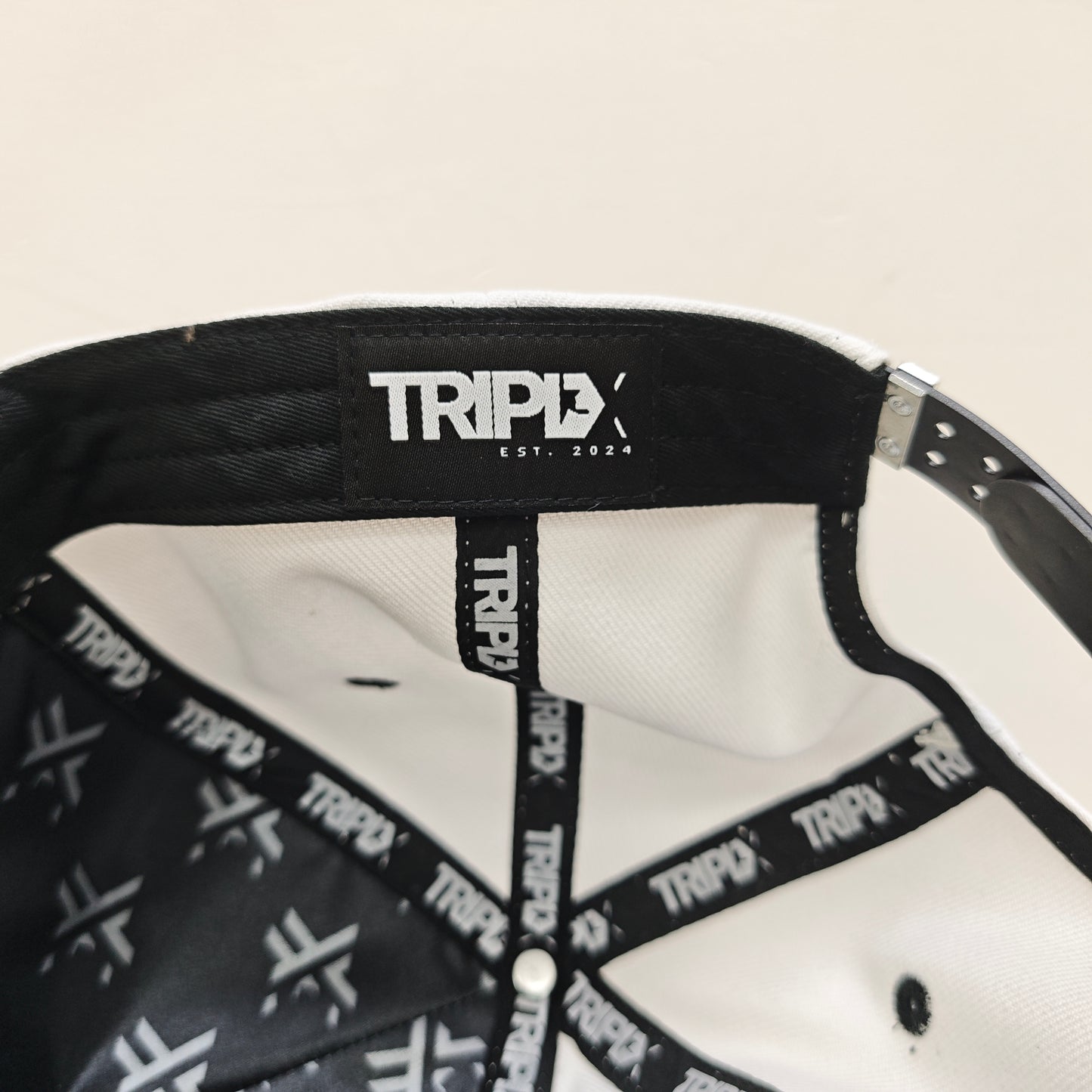 EMBLEM BLACK - WHITE/BLACK HAT