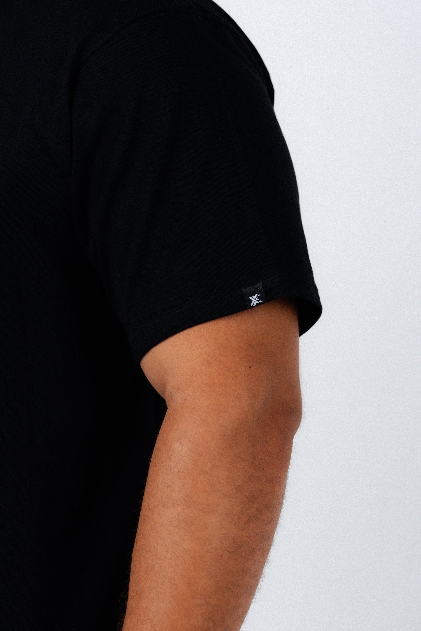 BLACK AND BLUE BASIC T-SHIRT