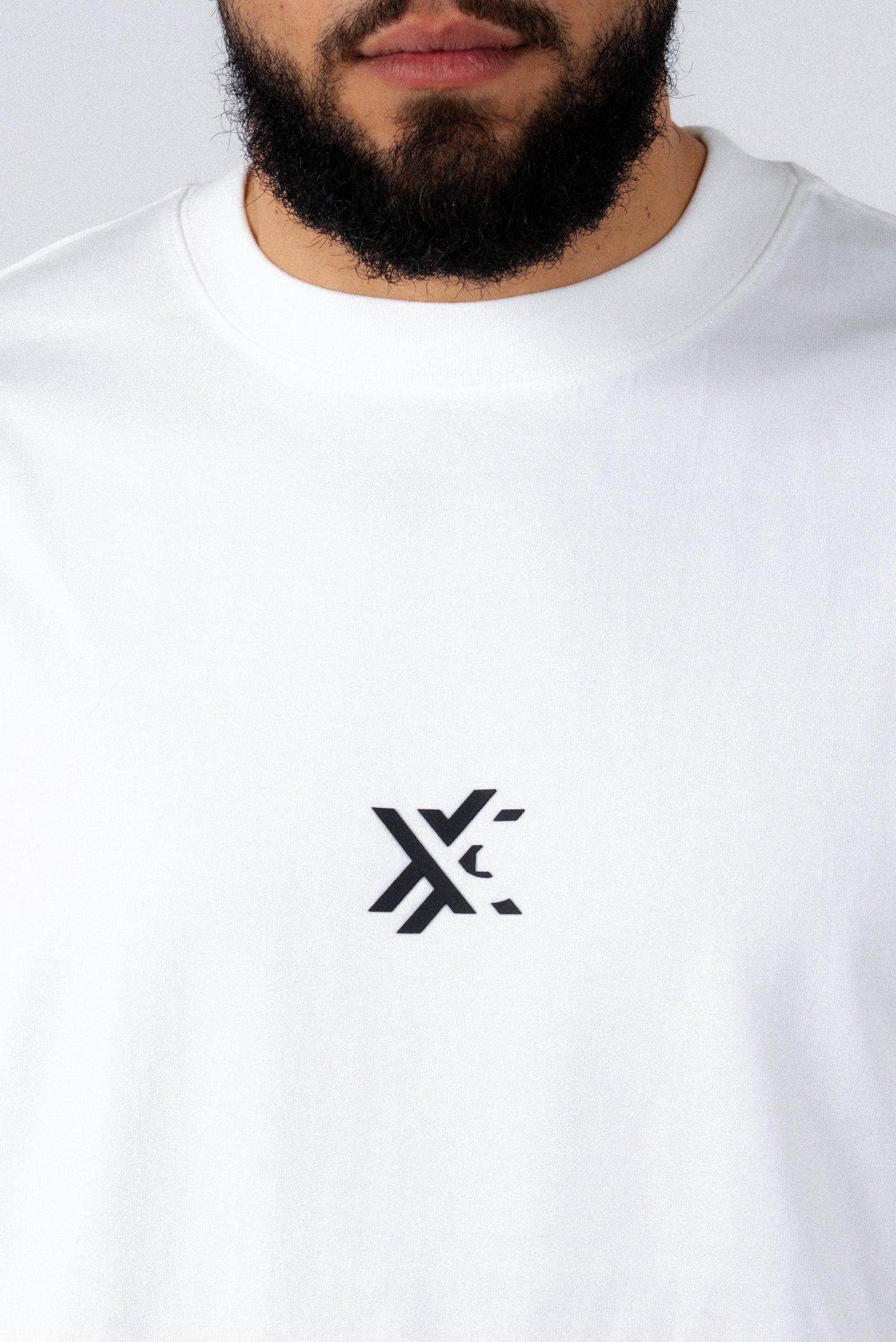 WHITE AND BLACK BASIC T-SHIRT