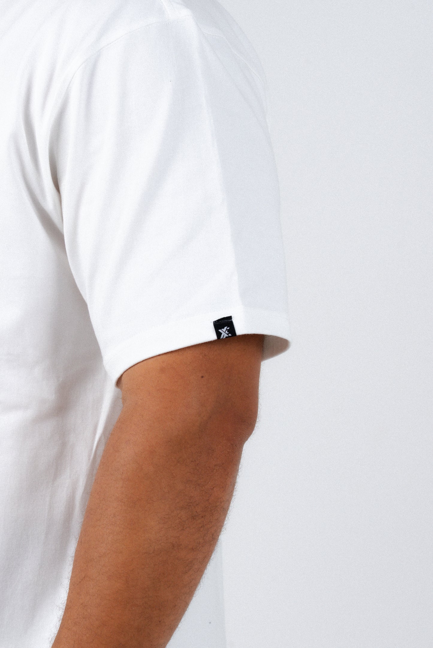 WHITE AND BLACK BASIC T-SHIRT