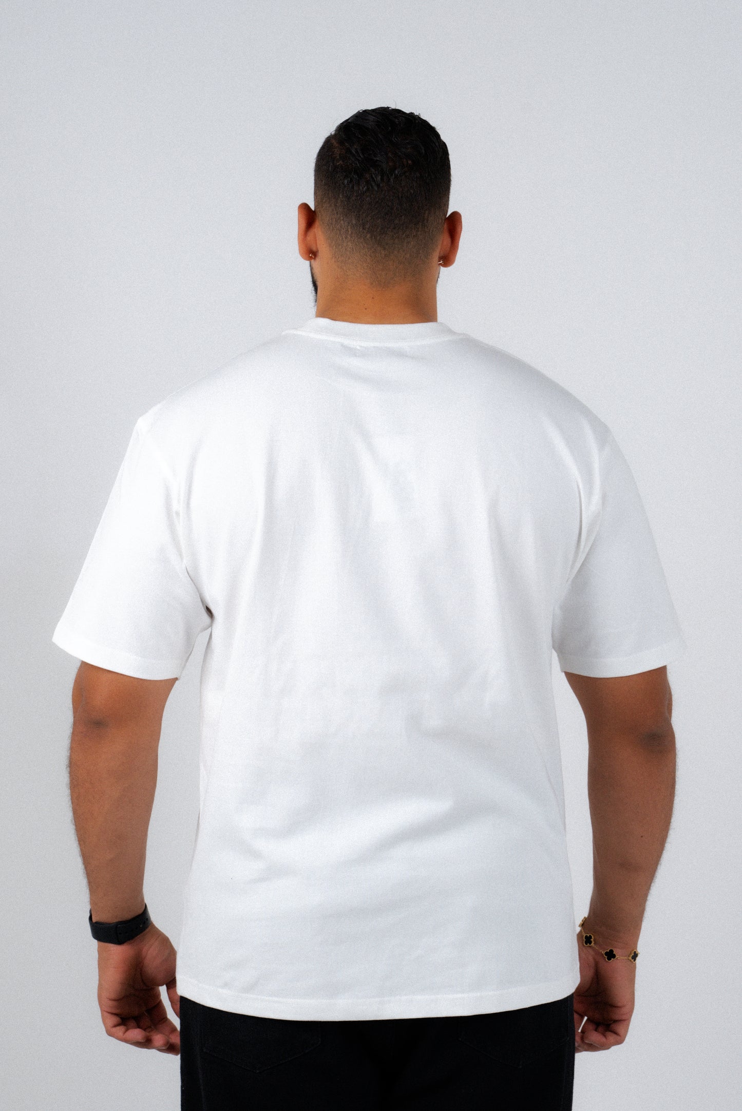 WHITE AND BLACK BASIC T-SHIRT