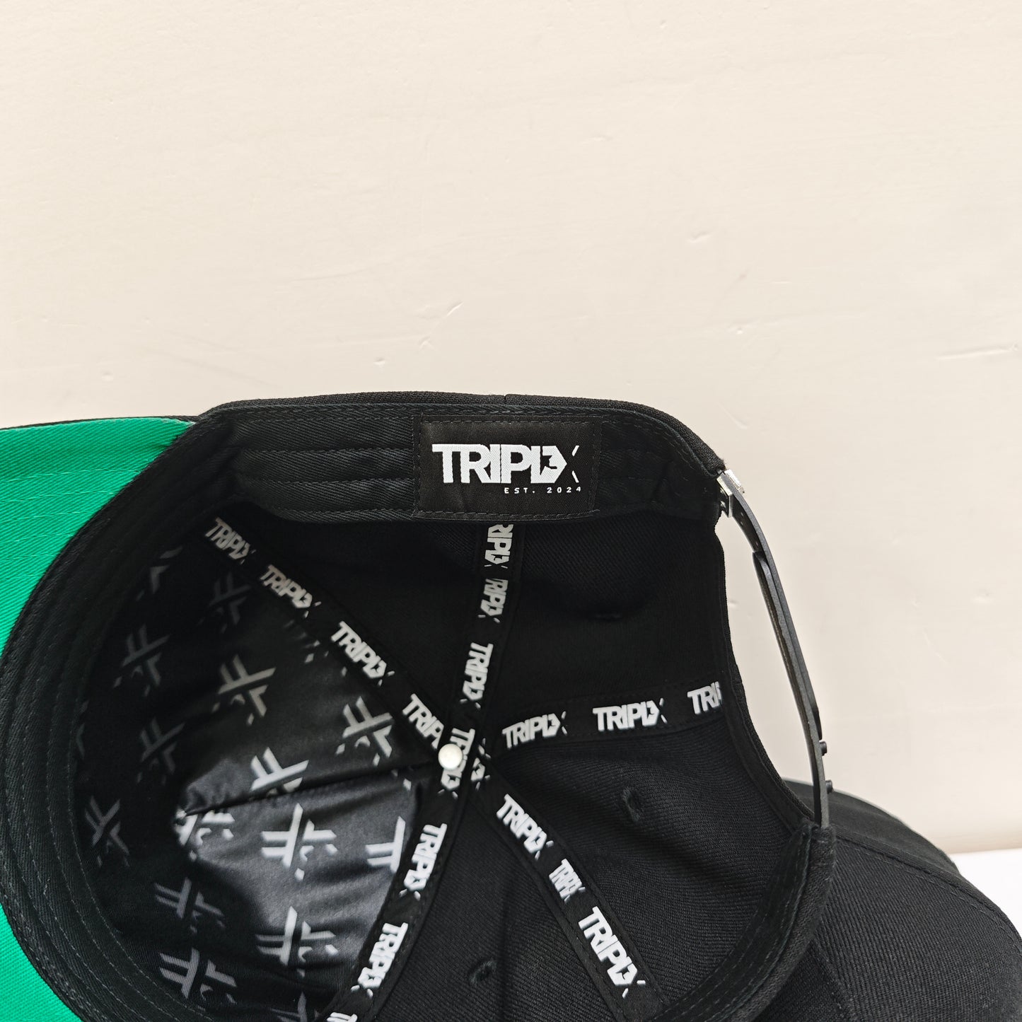 BLACK/GREEN LOGO HAT